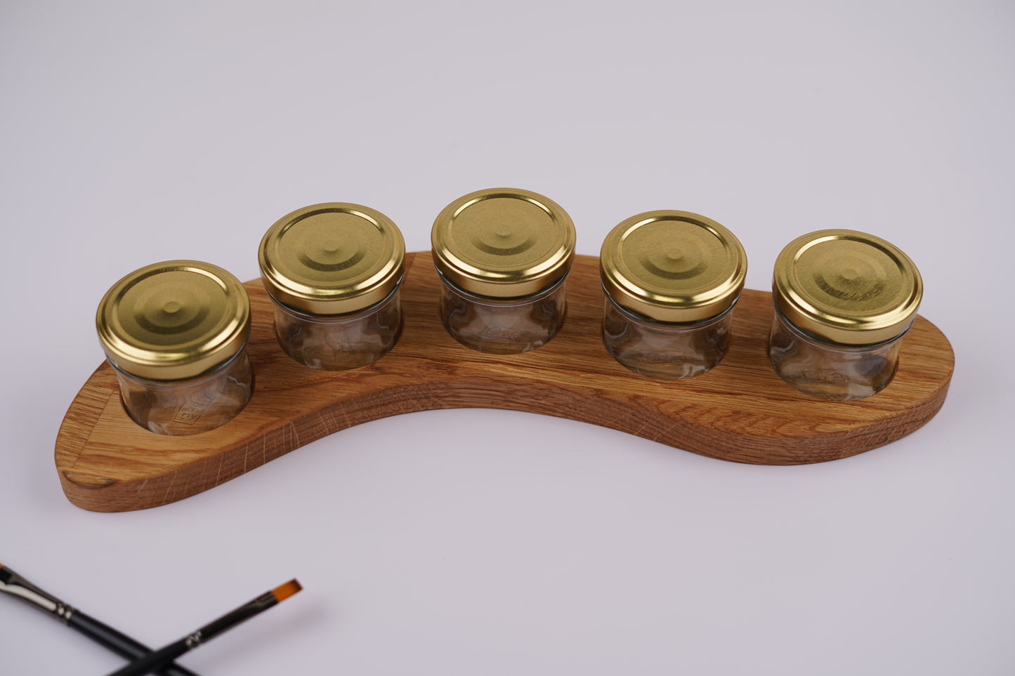 Holzhalter aus geölter Eiche, asymmetrisch mit 5 Schraubgläsern für Aquarellfarben