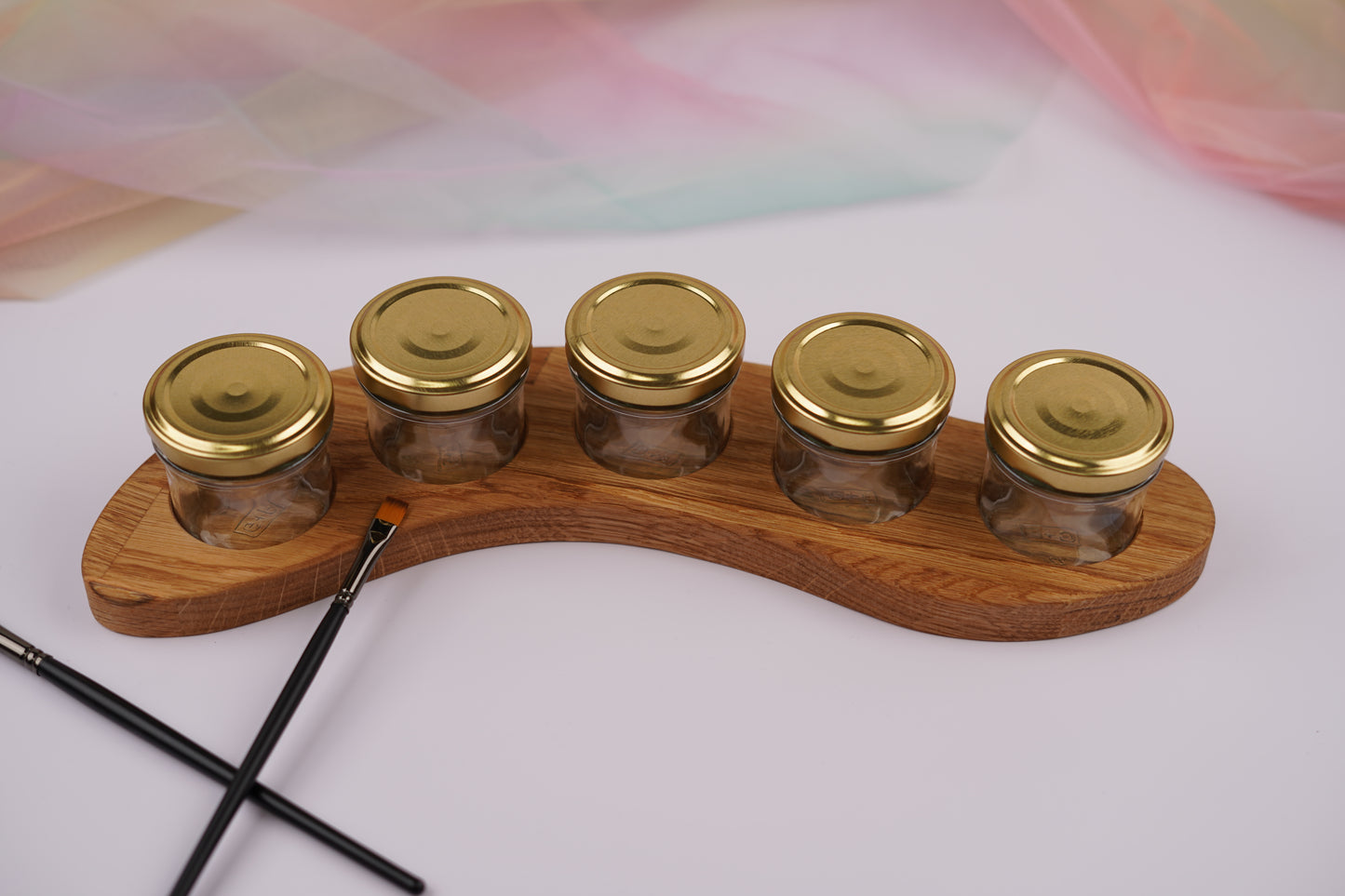 Holzhalter aus geölter Eiche, asymmetrisch mit 5 Schraubgläsern für Aquarellfarben