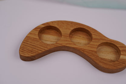 Holzhalter aus geölter Eiche – asymmetrisch mit 3 Schraubgläsern für Aquarellfarben