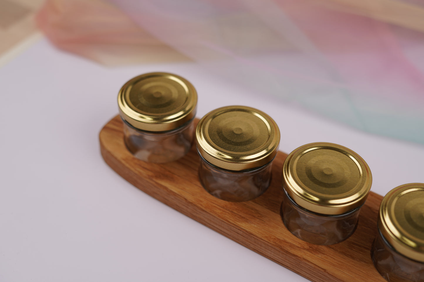 Holzhalter aus geölter Eiche – gerade mit 5 Schraubgläsern für Aquarellfarben