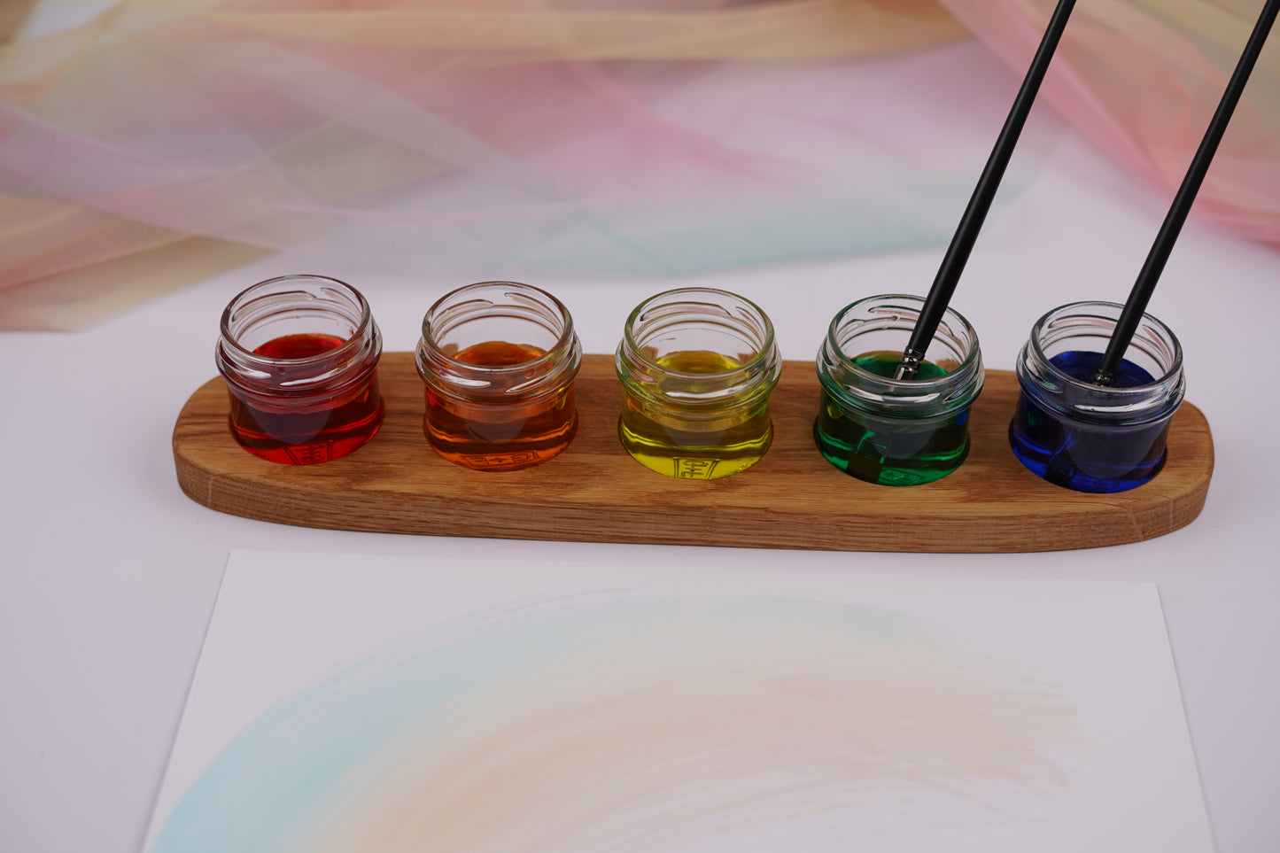 Holzhalter aus geölter Eiche – gerade mit 5 Schraubgläsern für Aquarellfarben