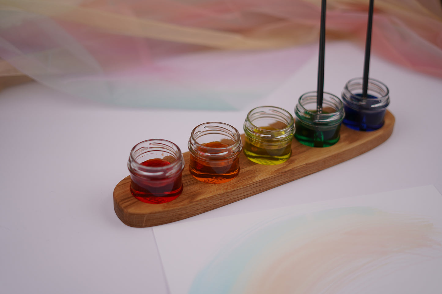 Holzhalter aus geölter Eiche – gerade mit 5 Schraubgläsern für Aquarellfarben