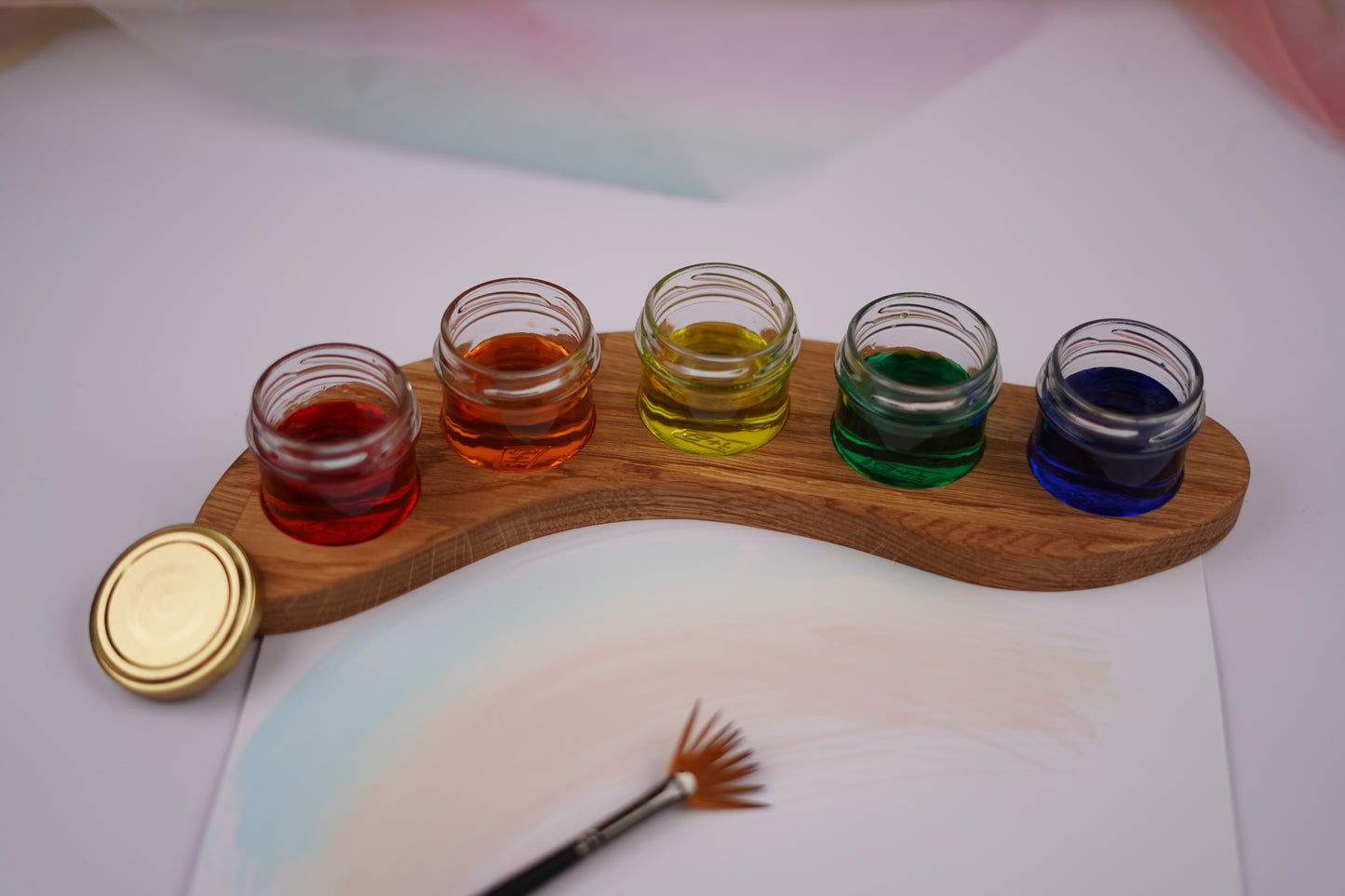 Holzhalter aus geölter Eiche, asymmetrisch mit 5 Schraubgläsern für Aquarellfarben