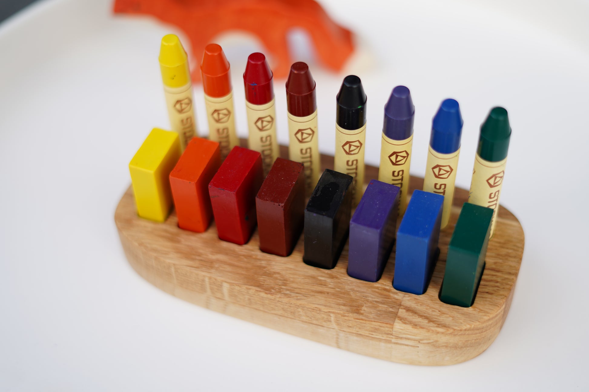 Waldorf Buntstifthalter aus Eichenholz mit Stockmar Stiften und Wachsmalblöcken – Himmelsholz“