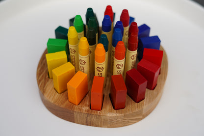 Nachhaltiger runder Buntstifthalter aus massivem Eichenholz mit 32 Aussparungen für Stockmar Stifte und Blöcke