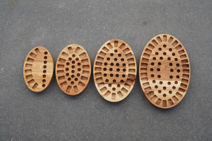 Nachhaltiger ovaler Buntstifthalter aus Eichenholz mit Logo-Gravur Himmelsholz