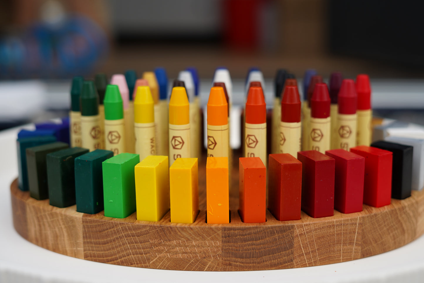 Handgefertigter großer ovaler Stifthalter 28 × 19 cm aus geöltem Eichenholz für Stockmar Wachsmalprodukte